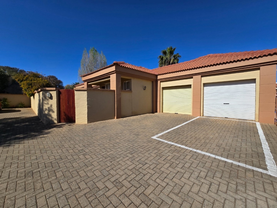 To Let 3 Bedroom Property for Rent in Langenhovenpark Free State